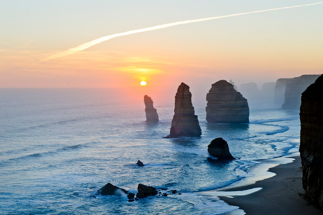Twelve Apostles at sun rise, Port Campbell National Park, Great Ocean Road, Australia