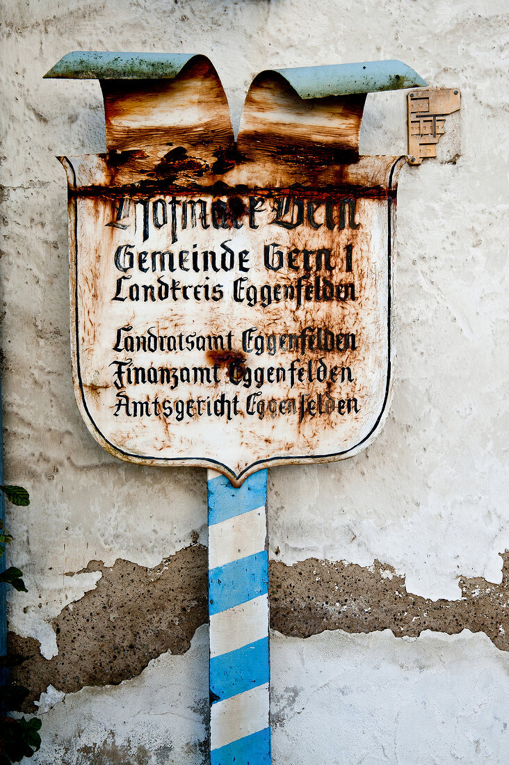 Rusted sign board of Hofmark welcome