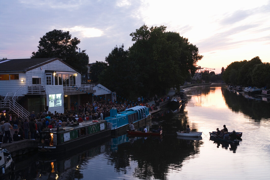 London, East End, Stamford Hill, Lee Navigation Canal, Floating Cinema