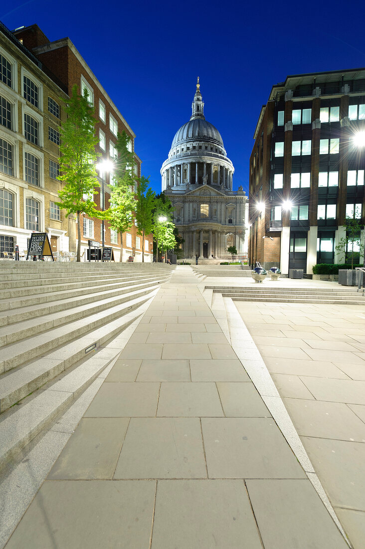 London, City of London, St Paul¿s Cathedral, abends, Lichter