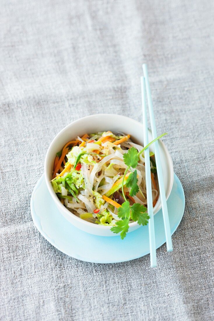 Rice noodles with Chinese cabbage and carrots (Asia)