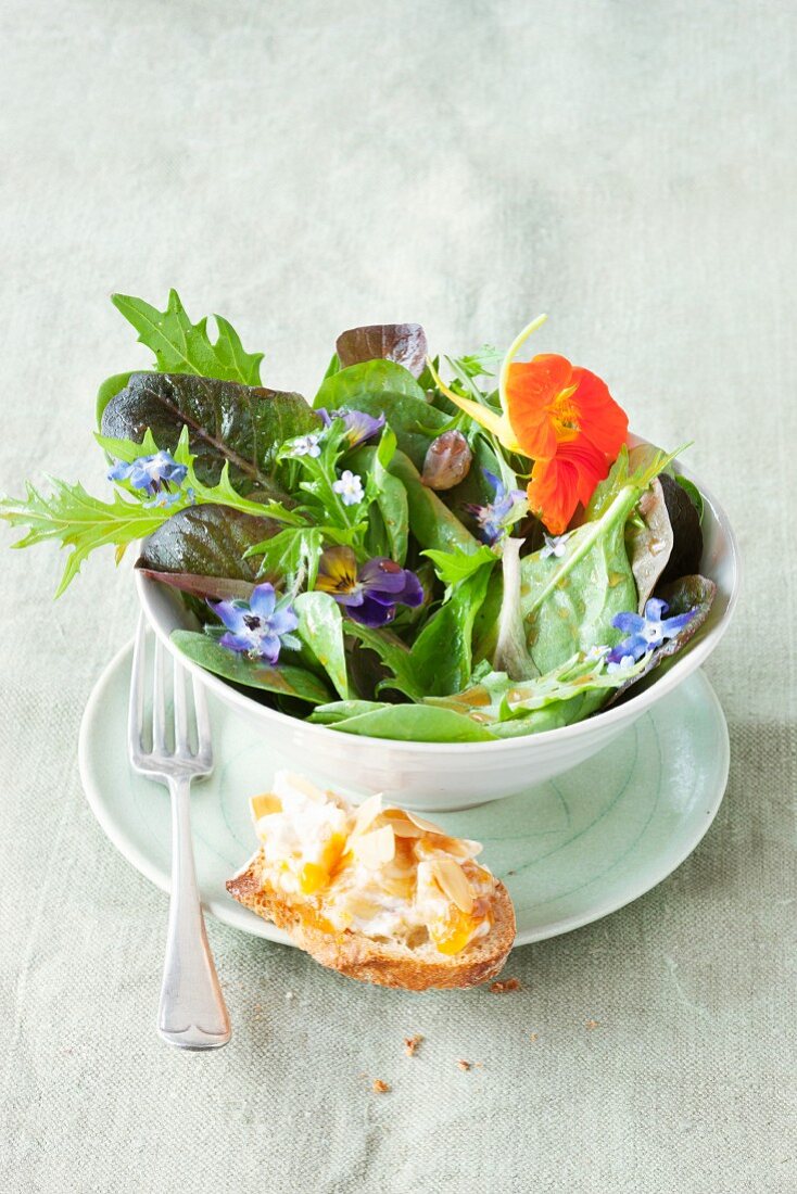 Mixed leaf salad with edible flowers