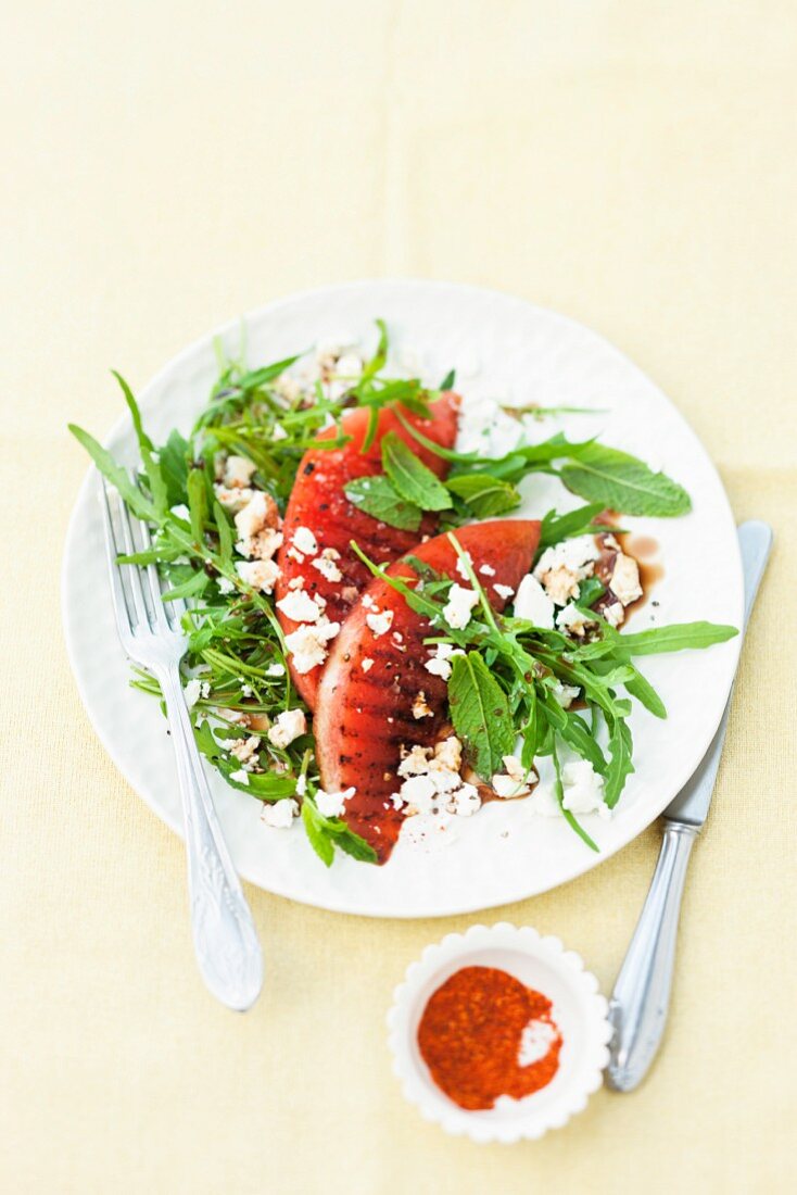 Rocket with grilled melon and feta cheese