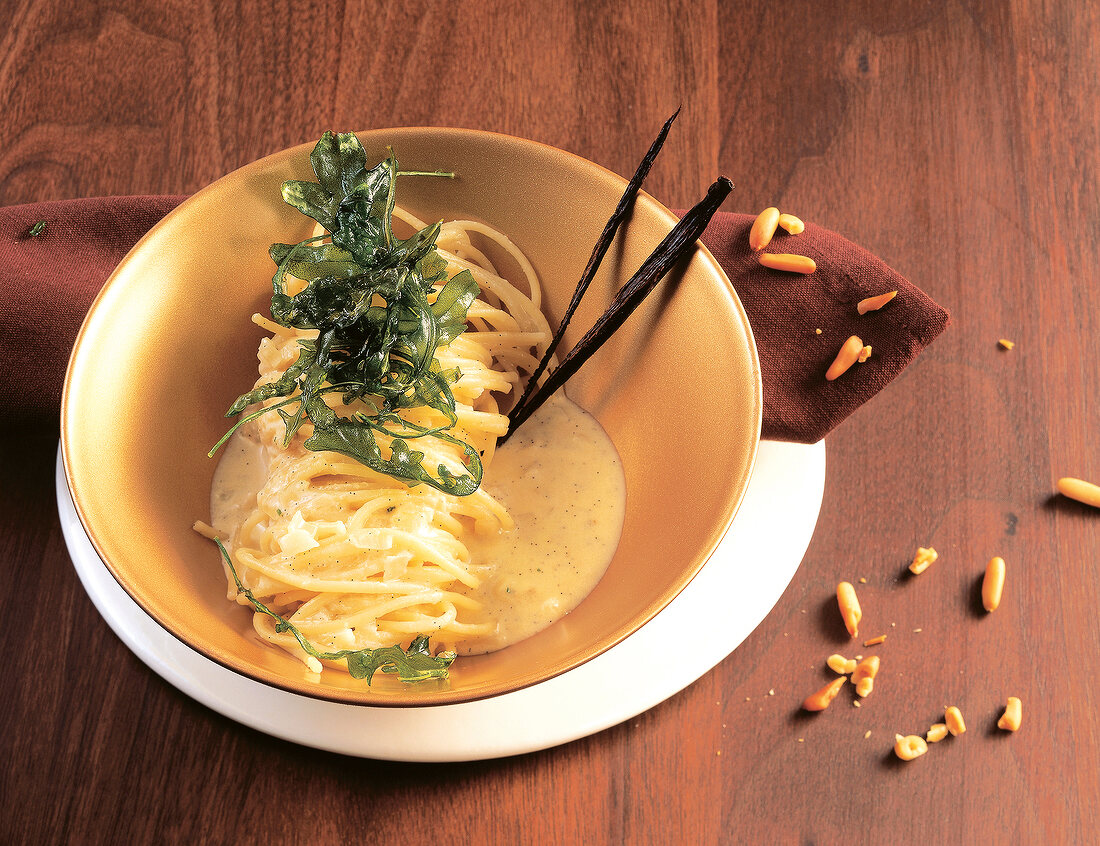 Teigwaren, Spaghettini mit weißer Tomaten-Vanille-Sauce