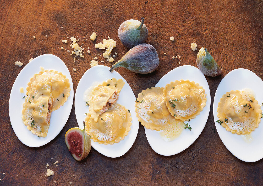 Teigwaren, Feigen Frischkäse Ravioli mit Nussbutter