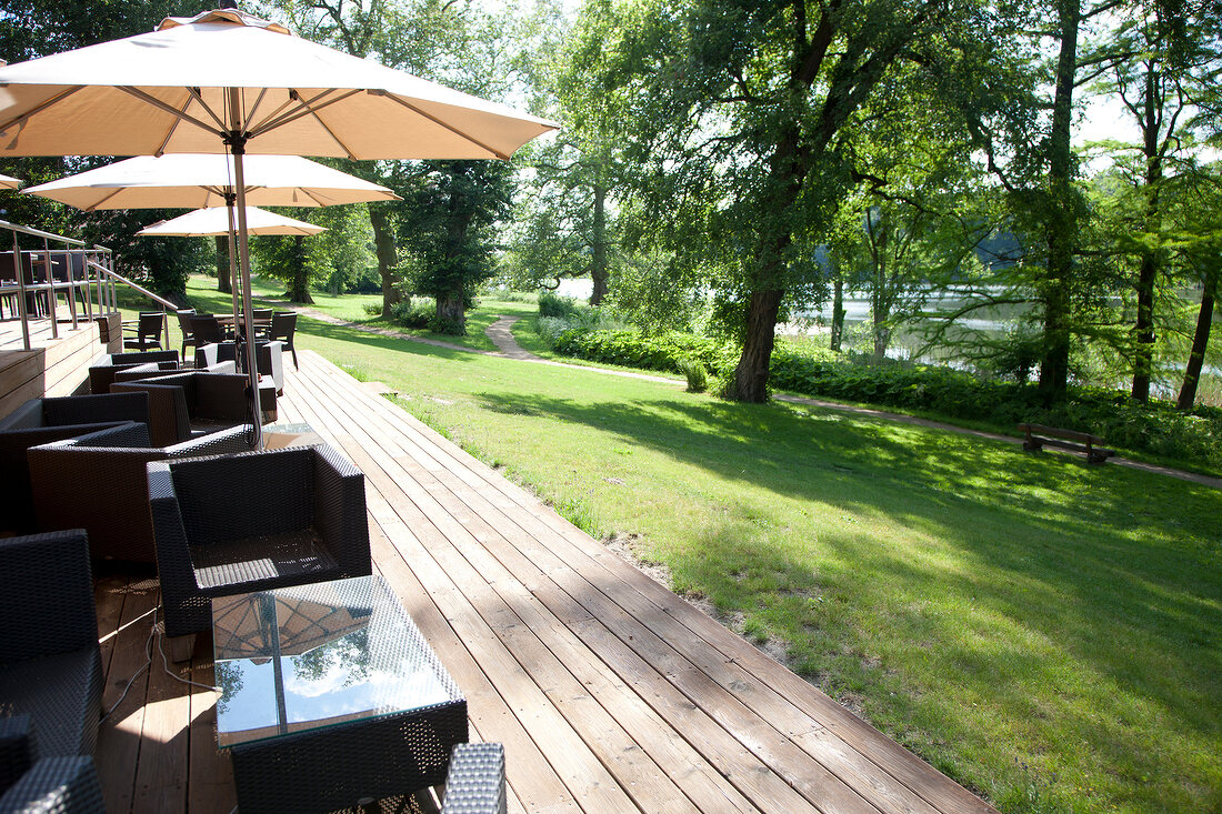 Benitzer hotel with terrace and garden overlooking Great Lake