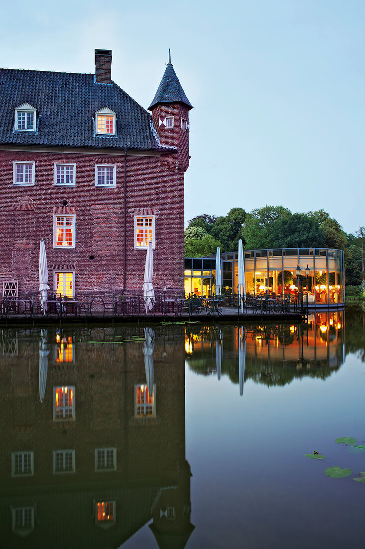 Wasserburg Anholt mit Restaurant "Wasserpavillon", Isselburg