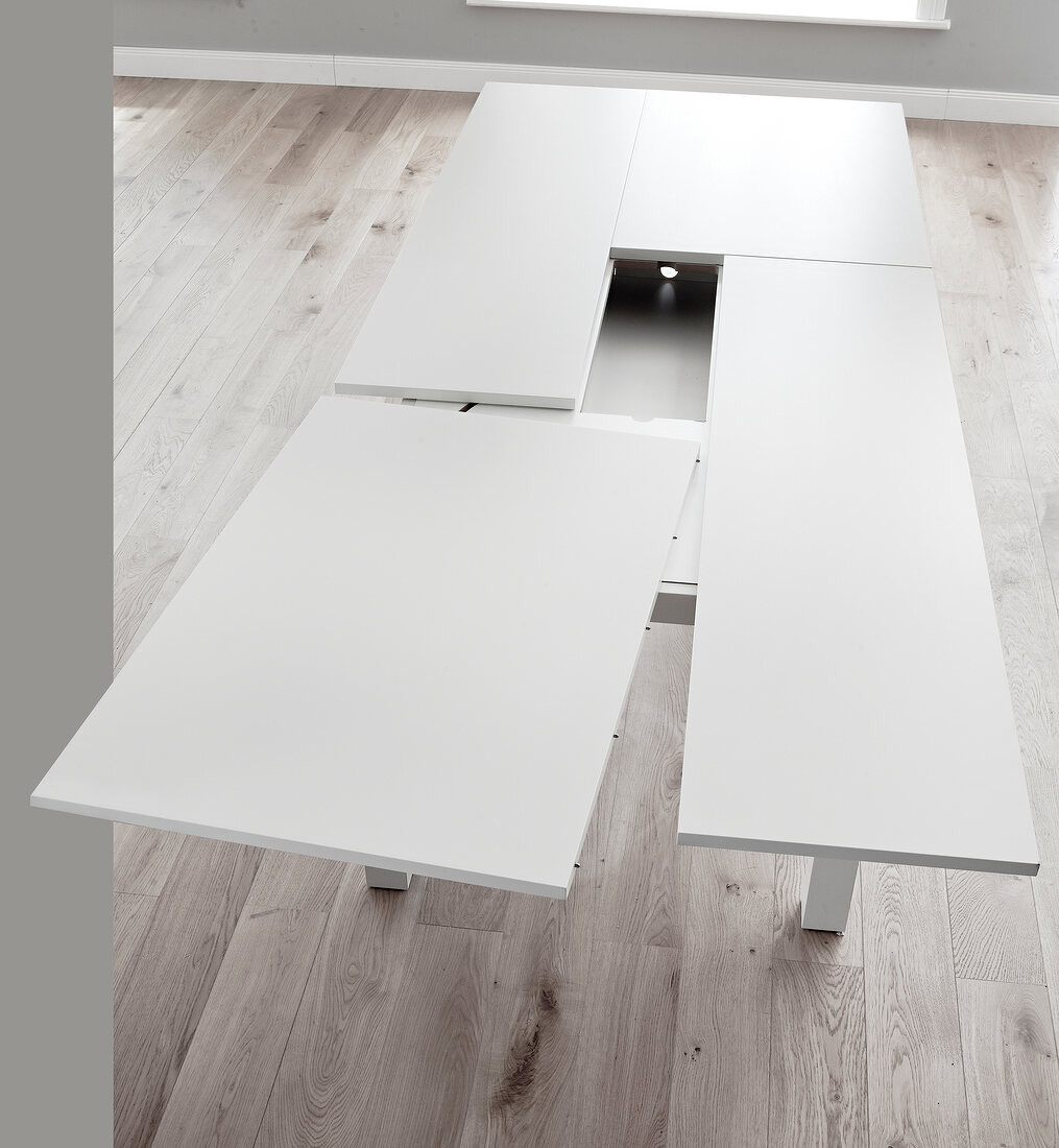 Esszimmertisch aus Holz, weiß lackiert, verkleinern, Step 1