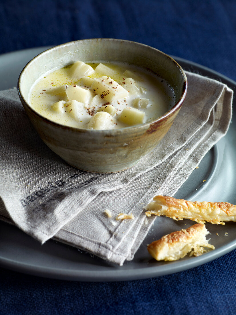 Kochen für zwei, Spargelsuppe mit Knusperstangen