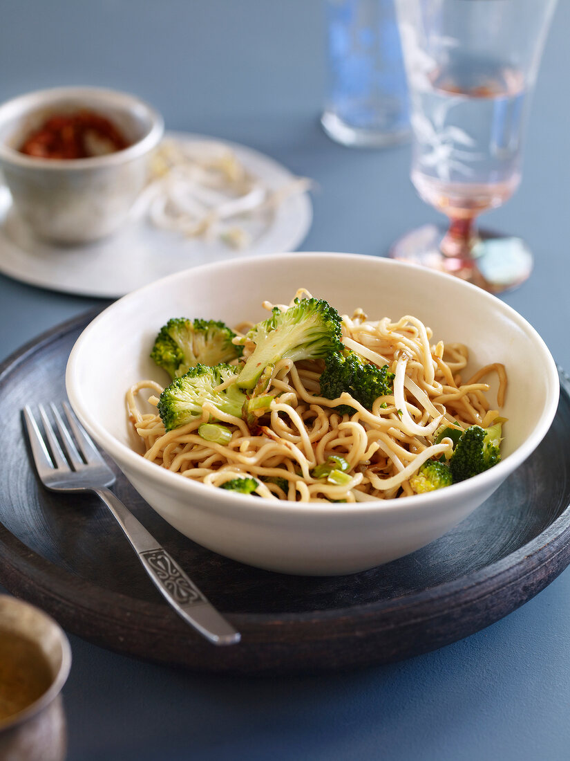 Kochen für zwei, Gebratene Mie-Nudeln mit Brokkoli