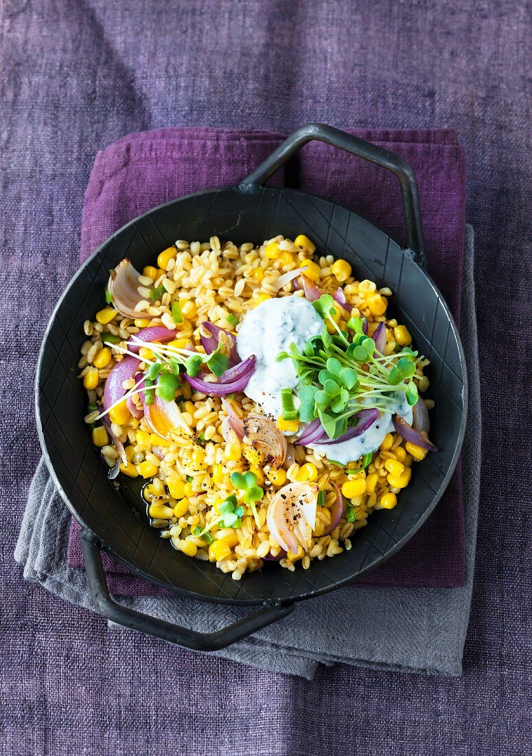 Fried wheat with sweetcorn and red onions