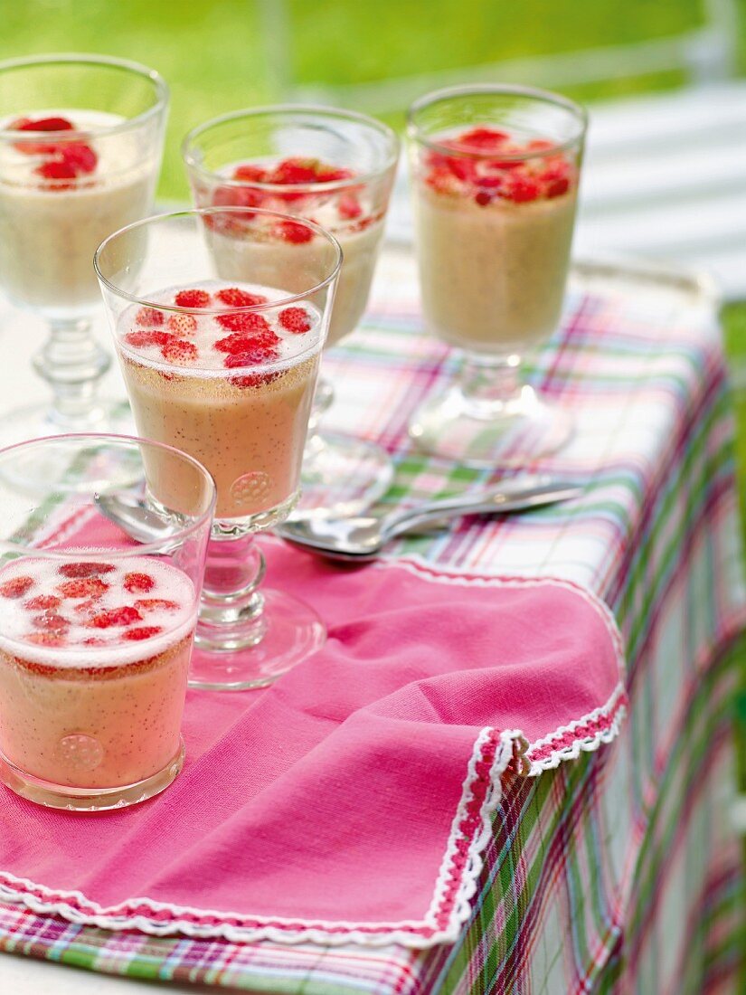 Panna cotta with wild strawberries in Prosecco