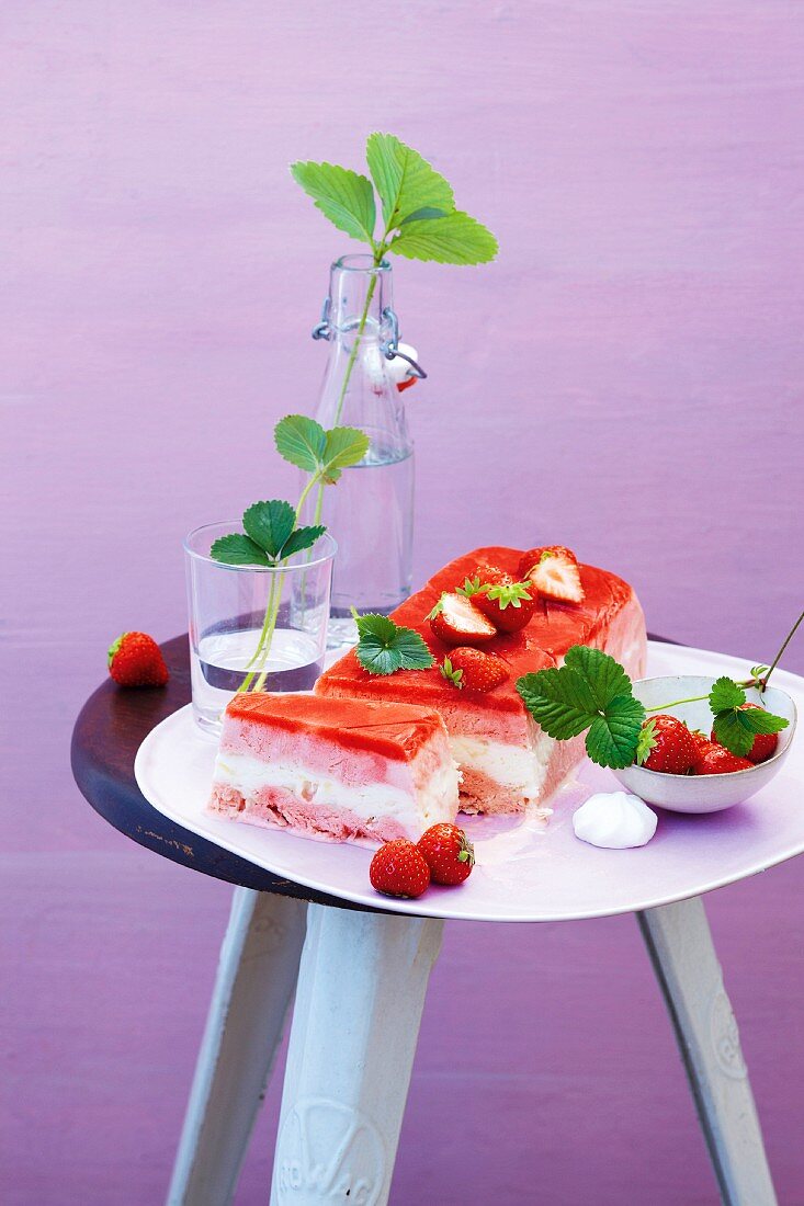 Strawberry parfait with meringue