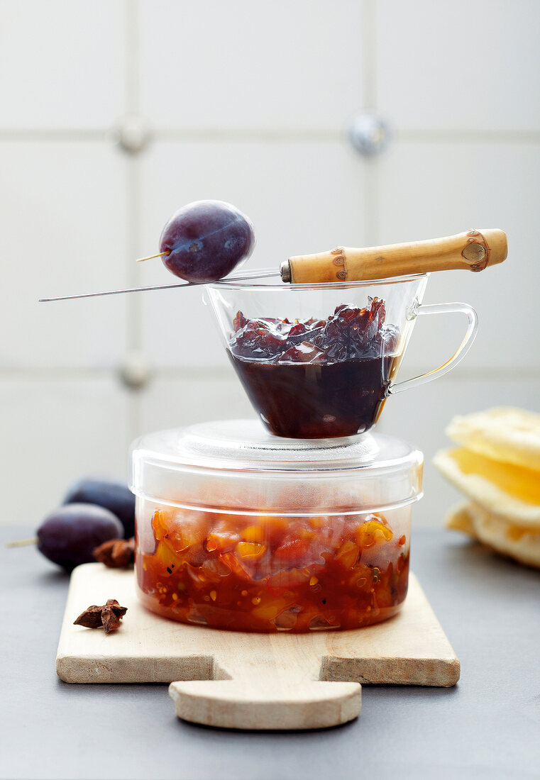 Vegetarisch, Zwetschgenchutney und Tomaten-Paprika-Relish