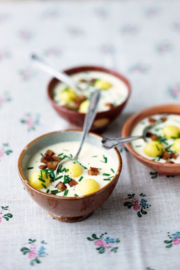 Biersuppe mit Kartoffelklössen und Croûtons