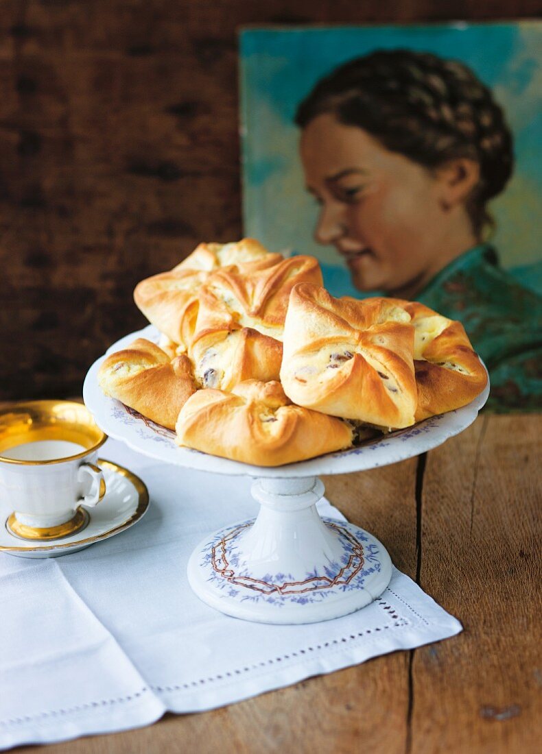 Topfenkolatschen (yeast dough parcels filled with quark, Austria)