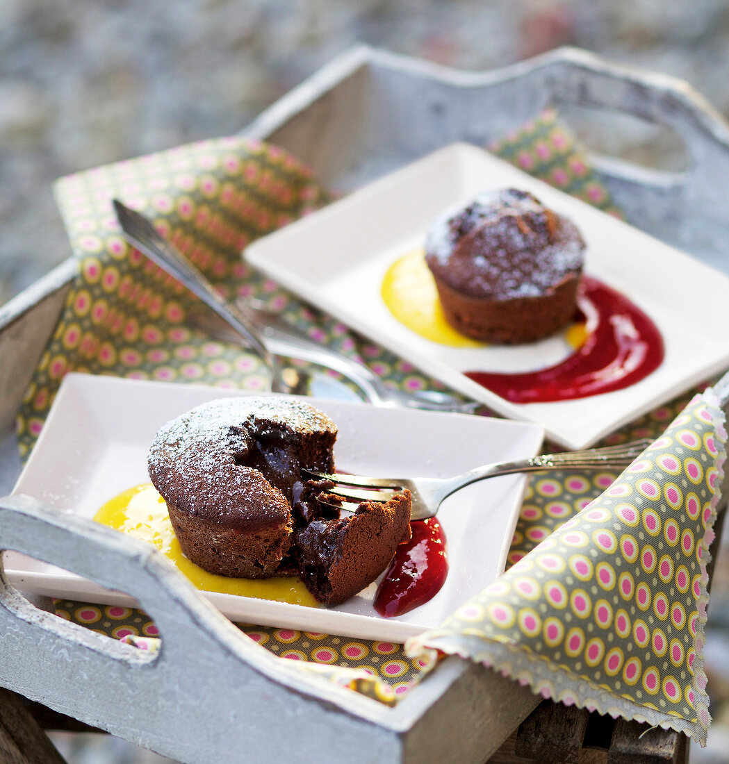 Kochkurs, Warme Schokoküchlein mit Mango- und Himbeersauce