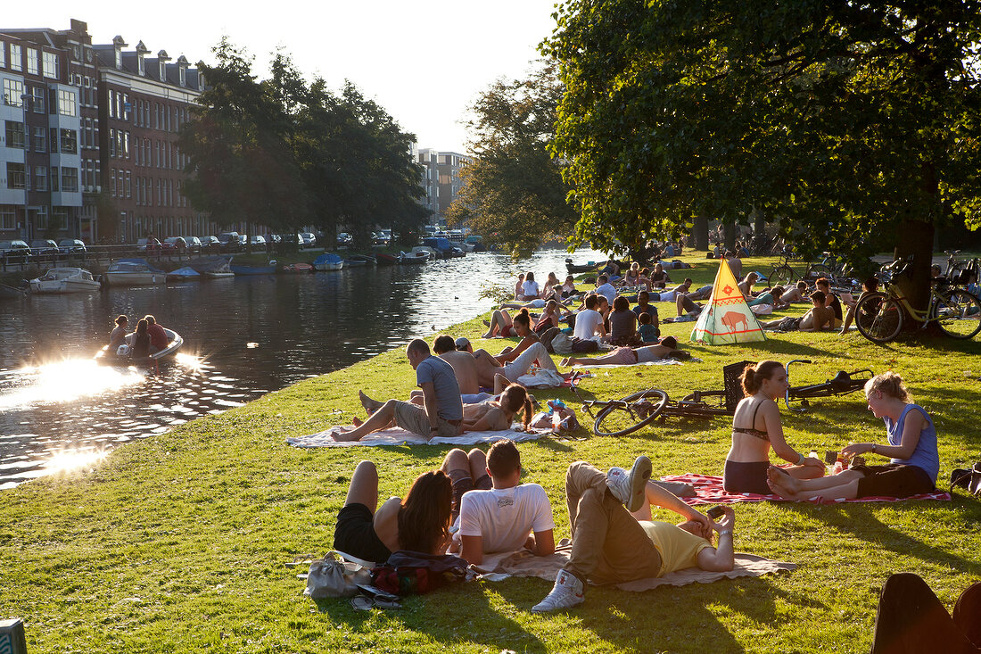 Amsterdam West, Westpark, Sommer, Menschen entspannen