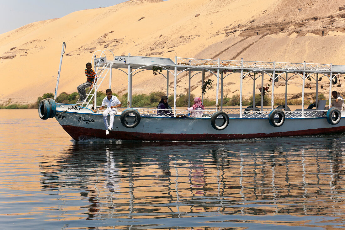Ägypten, Fährschiff auf dem Nil in A swan