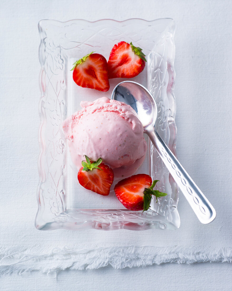 Strawberry ice-cream with mascarpone and fresh strawberries on glass plate