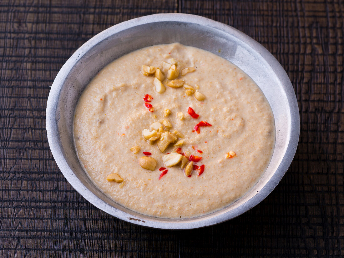 Satay peanut cream in bowl