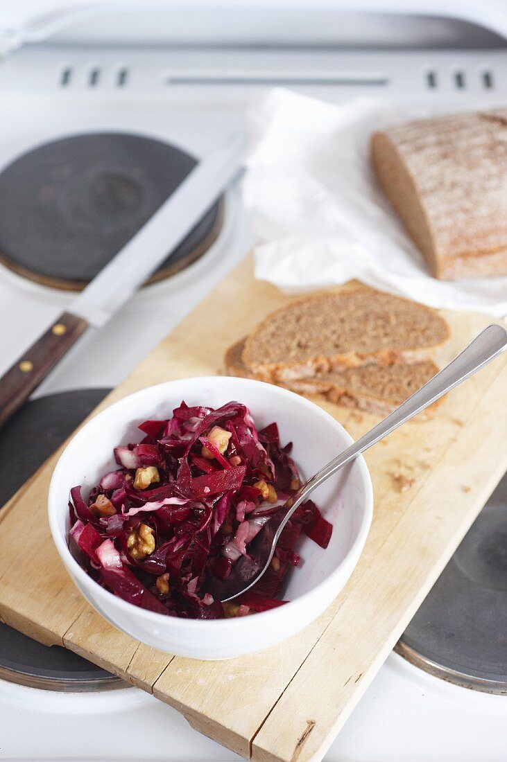 Rote-Bete-Salat mit Radicchio & Walnüssen