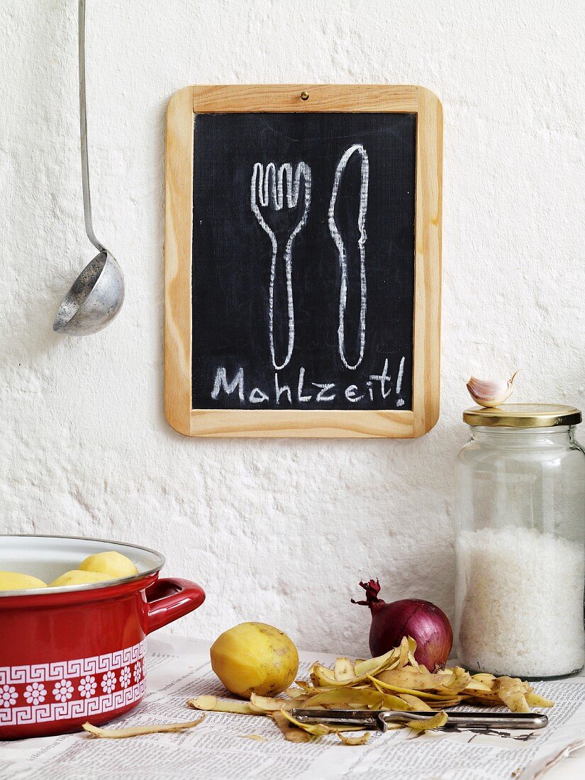 The word 'Mahlzeit' written on a blackboard in a student kitchen