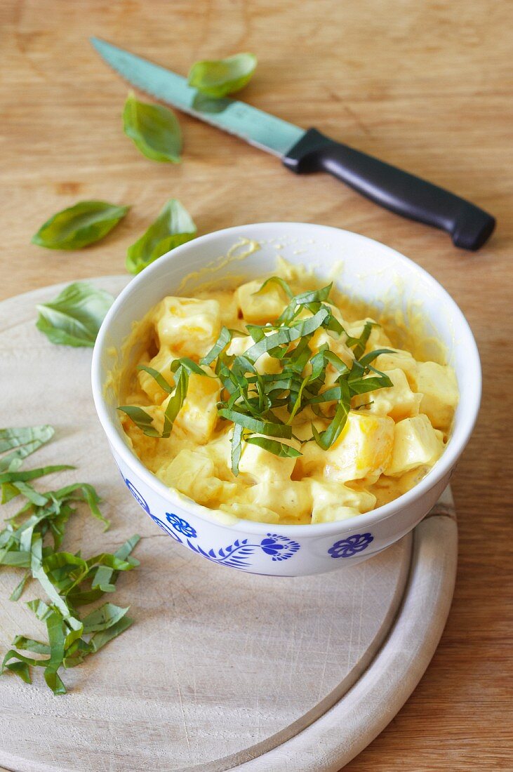 Cooking for students: cheese salad with mango