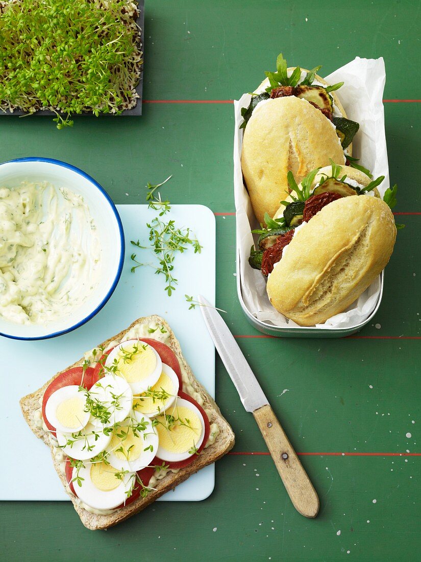 Gesund belegte Brote: Zucchini-Baguette und Eiersandwich