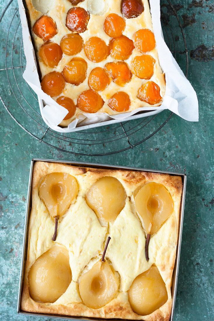 Pear cheesecake and apricot cheesecake in baking dish