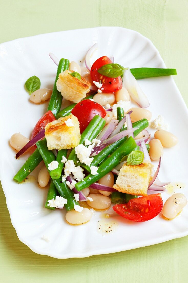 Bean salad with ciabatta