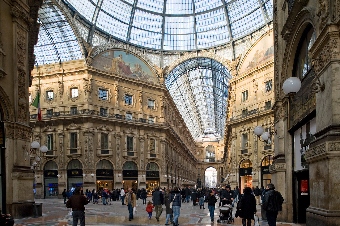 People shopping at Galleria Vittorio Emanuele II, Milan, Italy