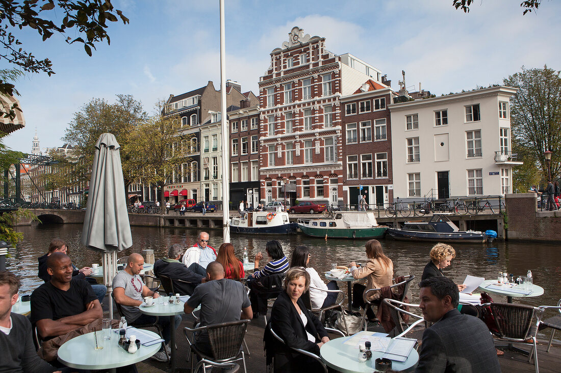 Amsterdam, Café de Jaren, Terrasse an der Amstel