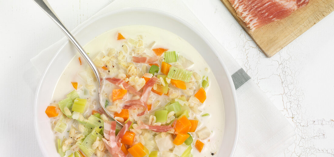 Close-up of ebly soup with vegetables in bowl, overhead view