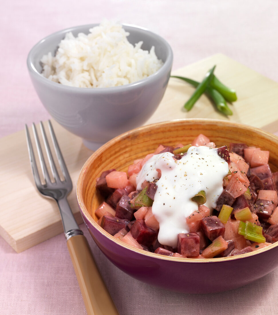 Beetroot with pears in bowl