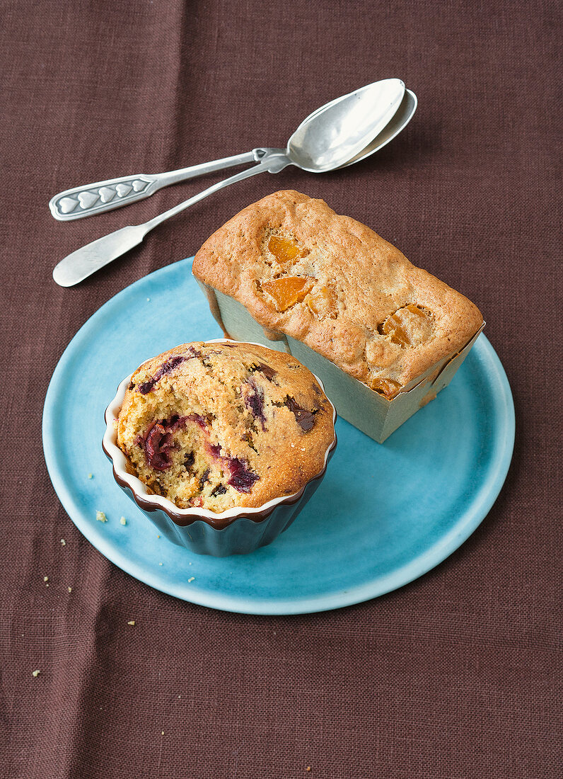 Mini-Kuchen, Kirsch Grieß Kuchen und Pfirsich Brot Kuchen