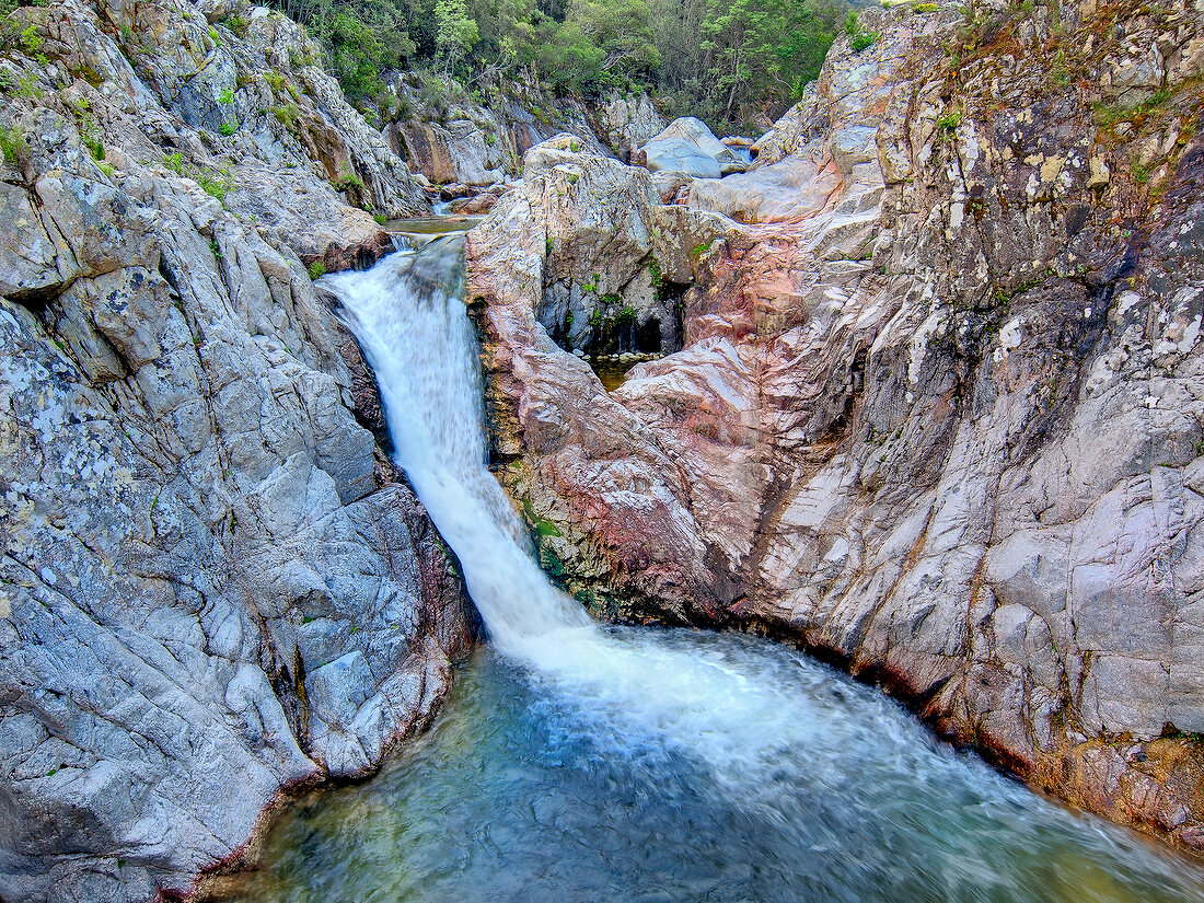 Sardinien, Barbagia, Supramonte, Wasserquelle, Wasserfall