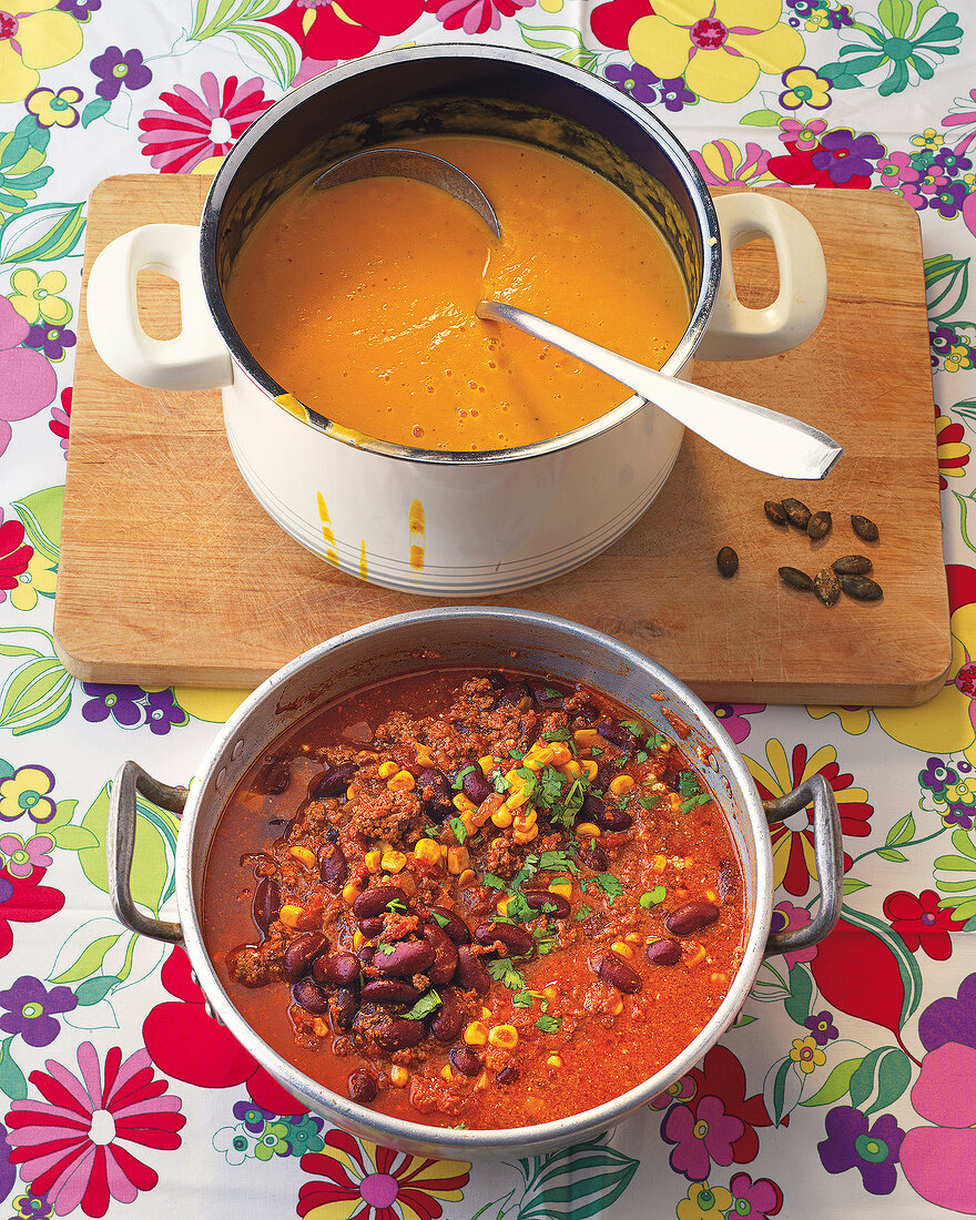 StudentInnenküche, Curry-Kürbi s-suppe, chili con carne