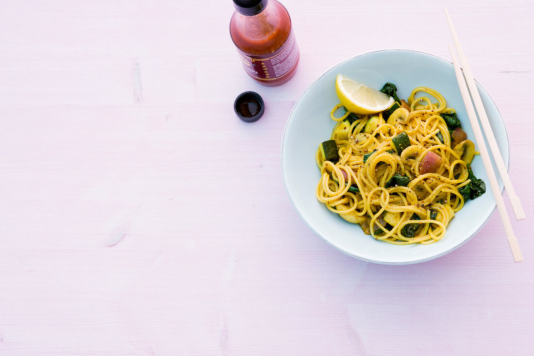 Spaghetti with slice of lime in bowl