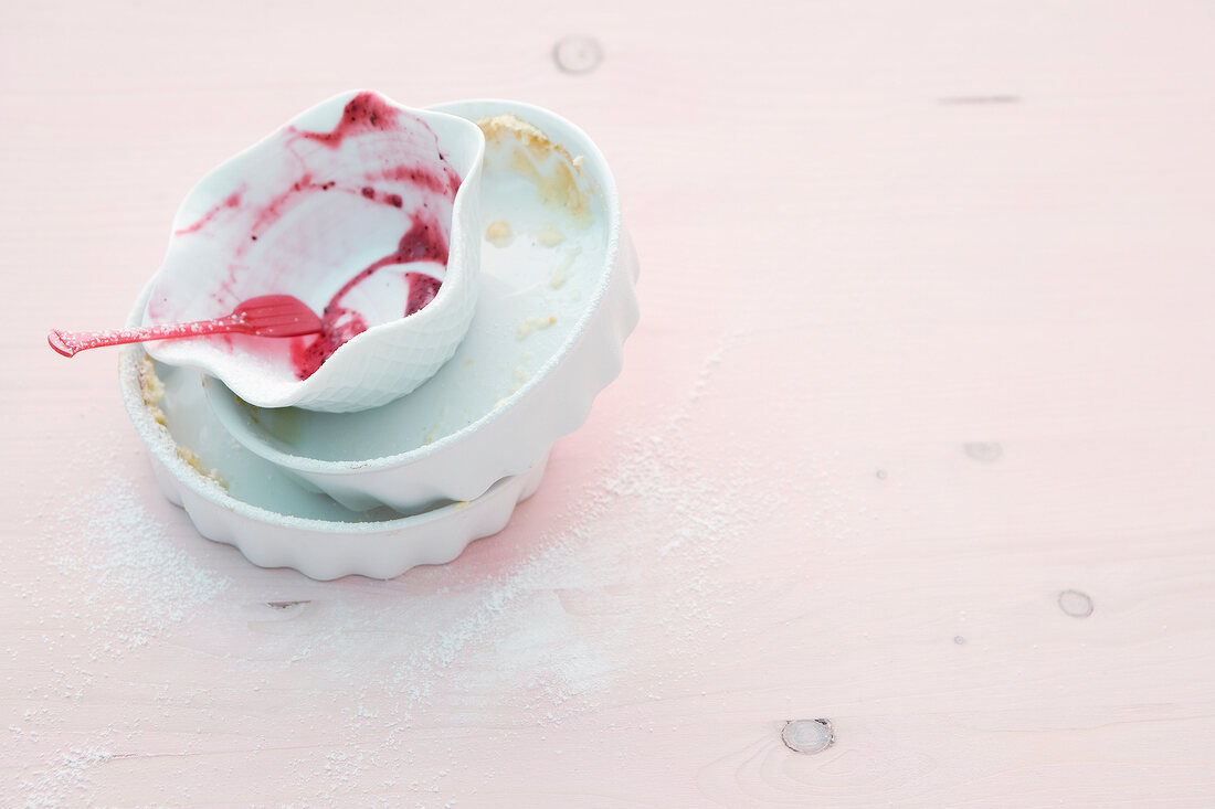 Empty molds and bowls on pink background