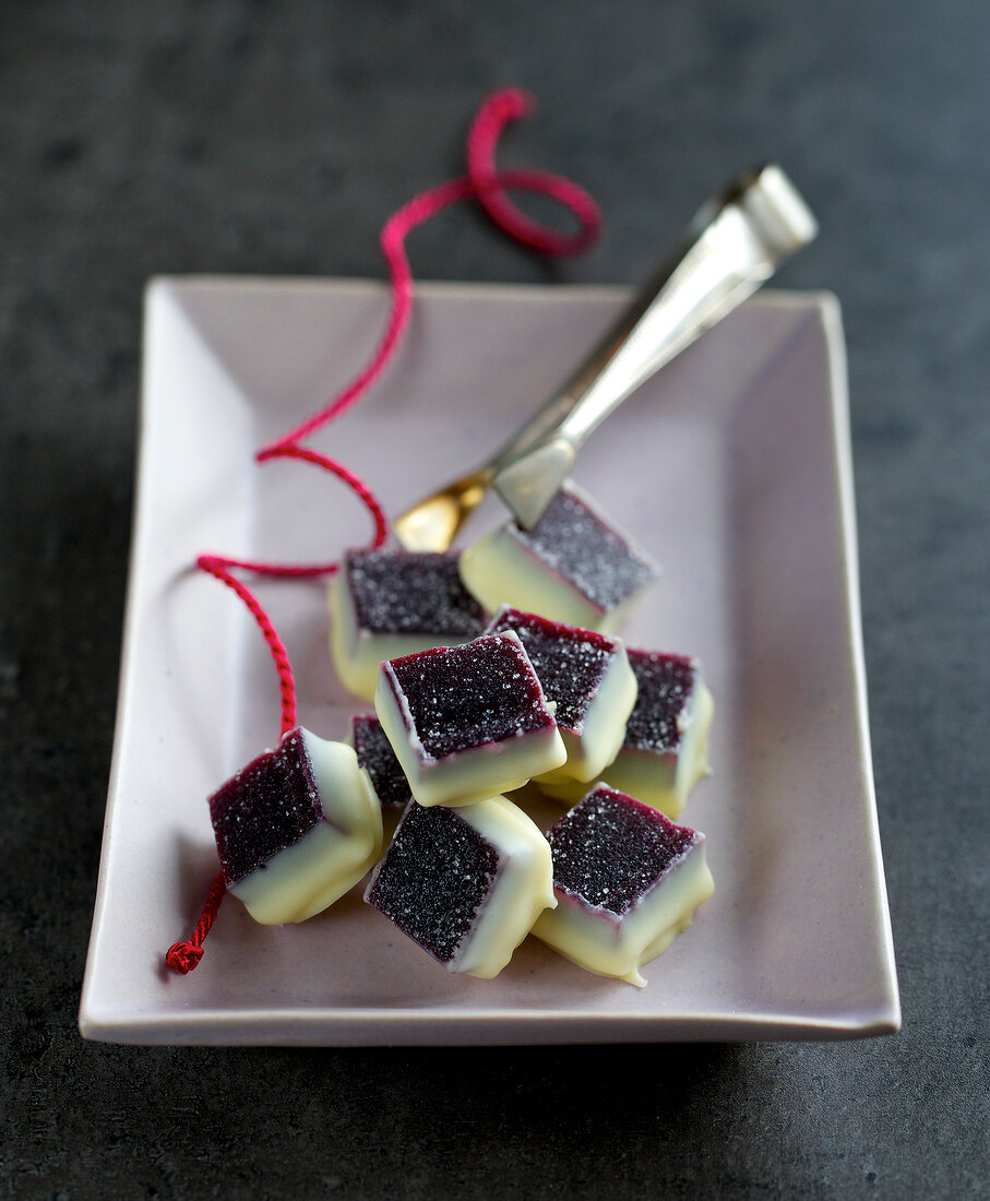 Cubes of cassis and vanilla in bowl