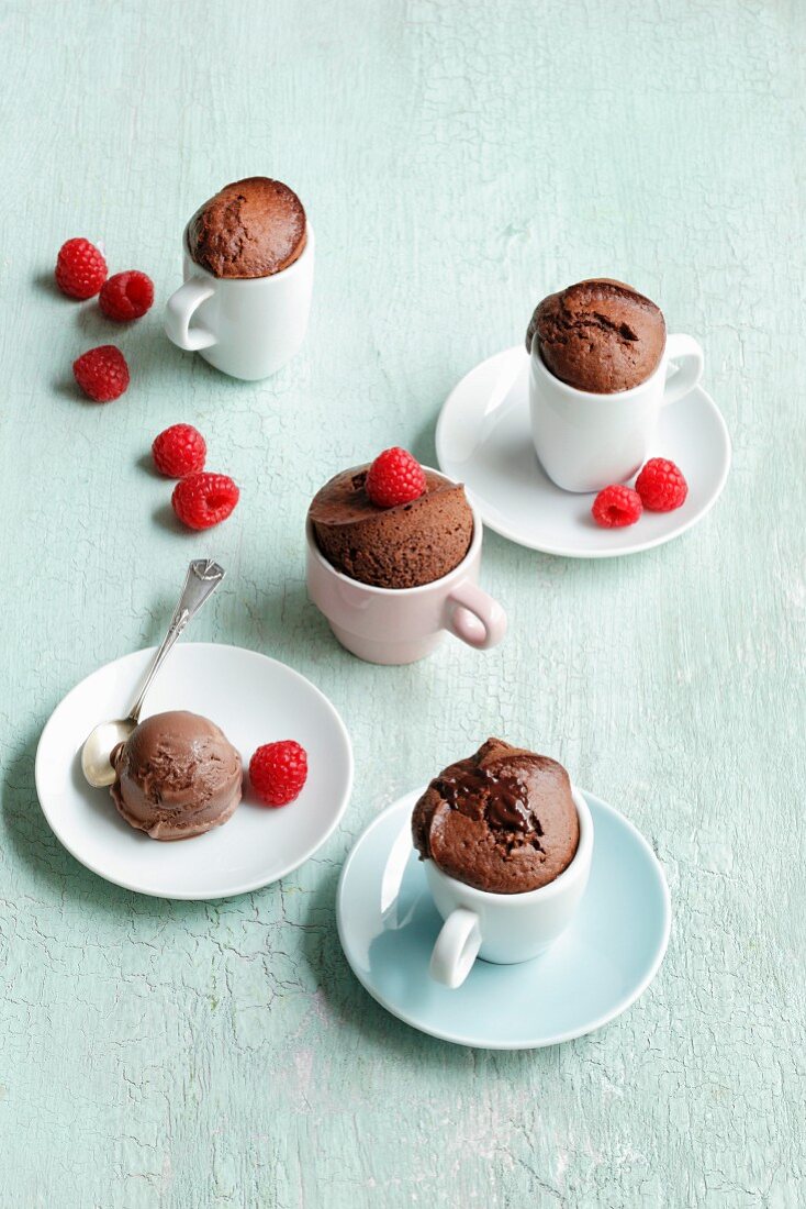 Spiced chocolate lava cakes baked in cups