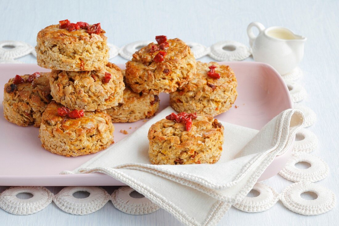 Haferflocken-Scones mit getrockneten Goji-Beeren