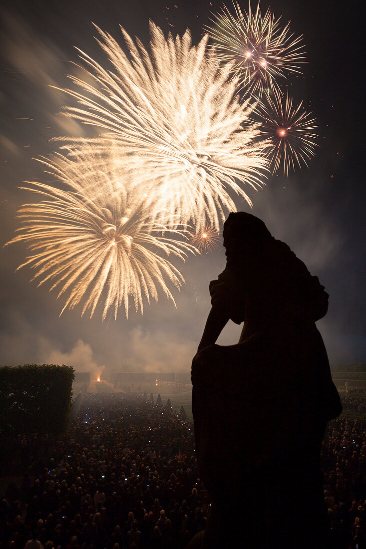 View of Mr. Hausen statue and Chinese fireworks in Royal Gardens, Hannover, Germany