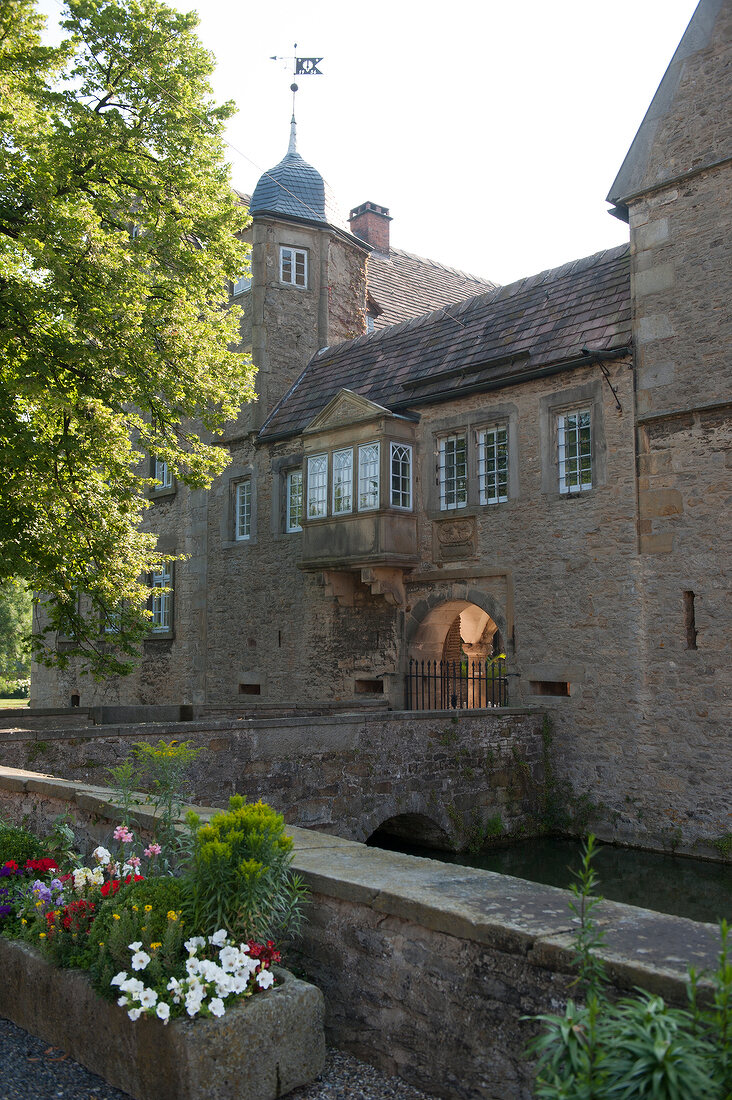 Wasserschloss Hülsede, Brücke, Burgtor