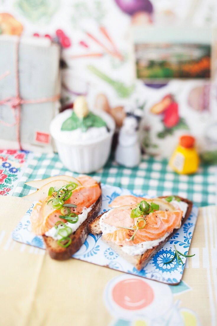 Bruschetta topped with salmon, pear and rosemary