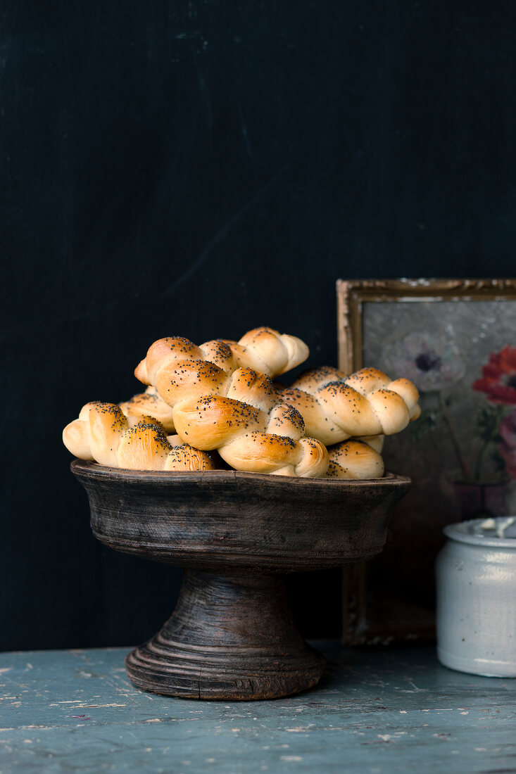 Poppy bread in wooden serving bowl