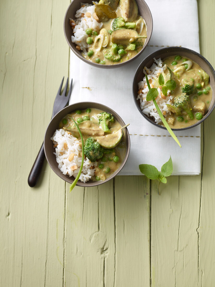 Green eggplant with coconut curry and peanut rice in bowl