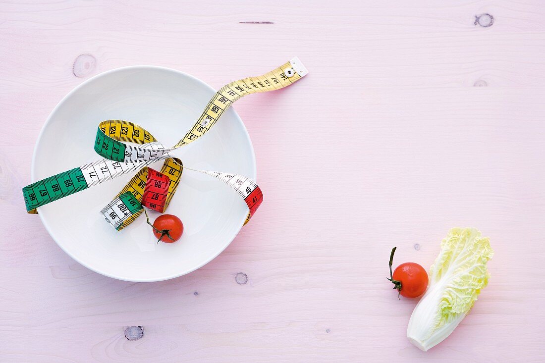 Symbolbild für Diät: Teller mit Massband