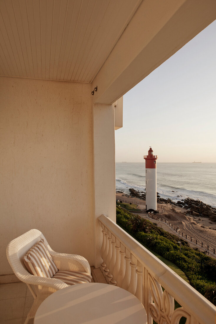 Südafrika, Umhlanga, Strand mit Leuchtturm, Blick vom Balkon